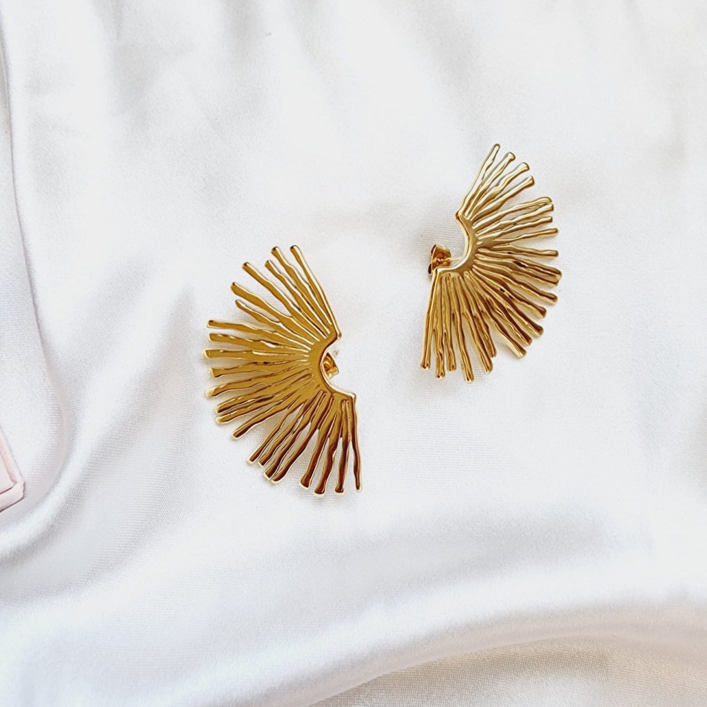 fan earrings, silver earrings, hypoallergenic earrings, fan maxi studs, 18k gold plated earrings, Waterproof earrings, Silver and gold, Durable earrings, Elegant earrings, Timeless design, aesthetic earrings, timeless earrings, Fashion accessories, Stylish jewelry, stylish earrings, Versatile jewelry, Bold Earrings