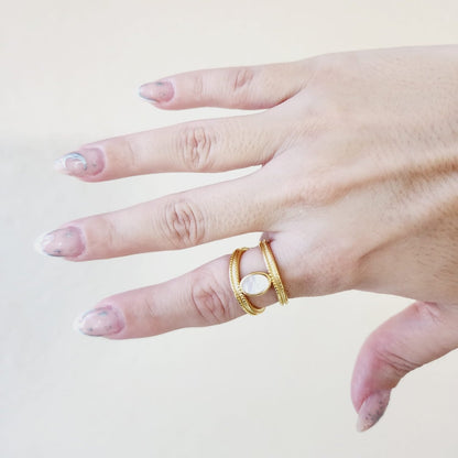 Pearl Gold Ring, Elegant Ring, Wavy ring, trendy pearl waterproof ring, Water Resistant ring, waterproof ring, tarnish free gold ring, 18k gold plated and pearl ring, baroque ring, thick pearl gold ring, Pearl ring, Minimalist ring,Thin ring , Mother Pearl ring, Simple ring, stacking ring, gift for her, Dainty ring, Shiny ring, Classy Pearl Ring, baroque 18 gold ring, pearl bold ring, pearl statement gold ring, pearl chunky ring, Nacar Gold Ring