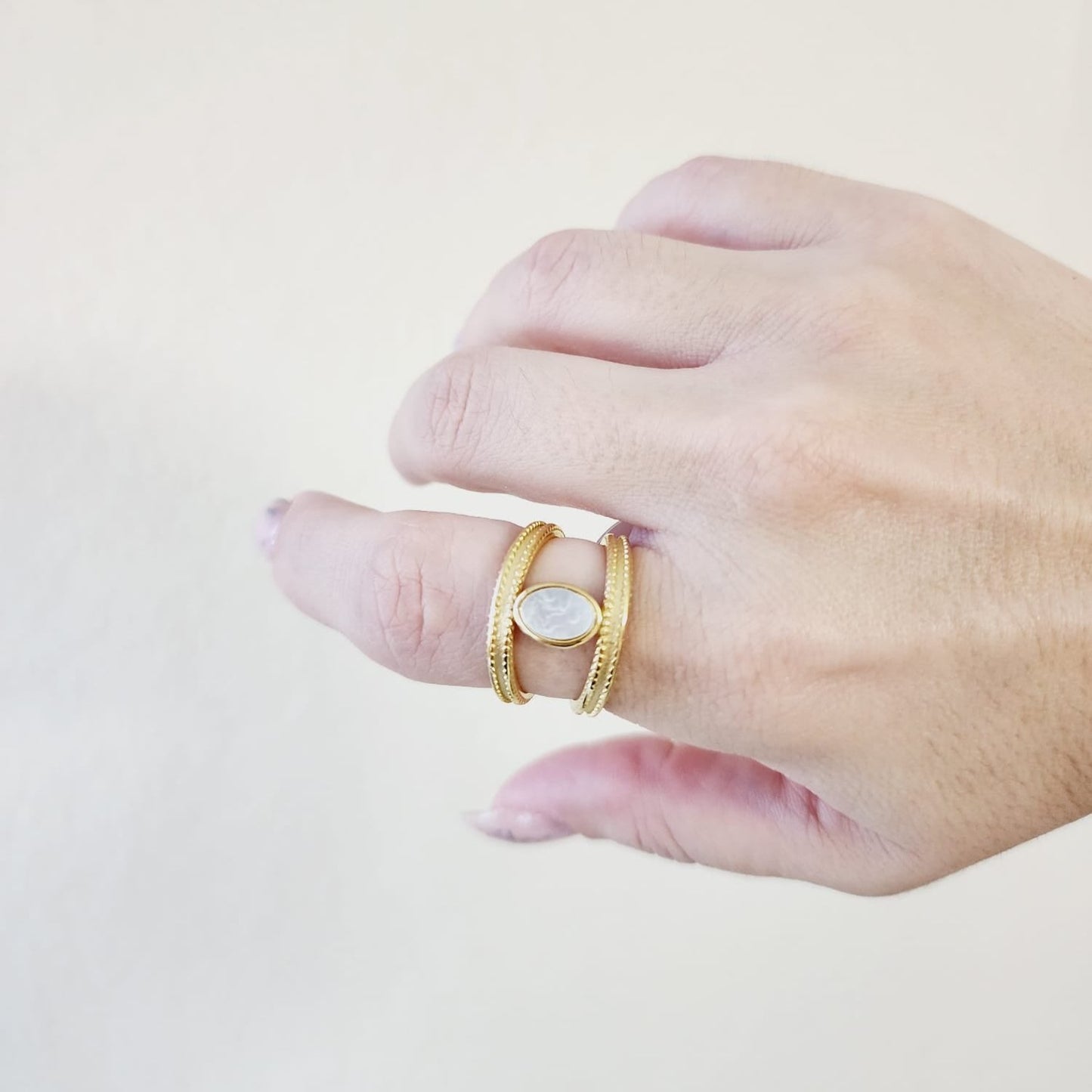 Pearl Gold Ring, Elegant Ring, Wavy ring, trendy pearl waterproof ring, Water Resistant ring, waterproof ring, tarnish free gold ring, 18k gold plated and pearl ring, baroque ring, thick pearl gold ring, Pearl ring, Minimalist ring,Thin ring , Mother Pearl ring, Simple ring, stacking ring, gift for her, Dainty ring, Shiny ring, Classy Pearl Ring, baroque 18 gold ring, pearl bold ring, pearl statement gold ring, pearl chunky ring, Nacar Gold Ring