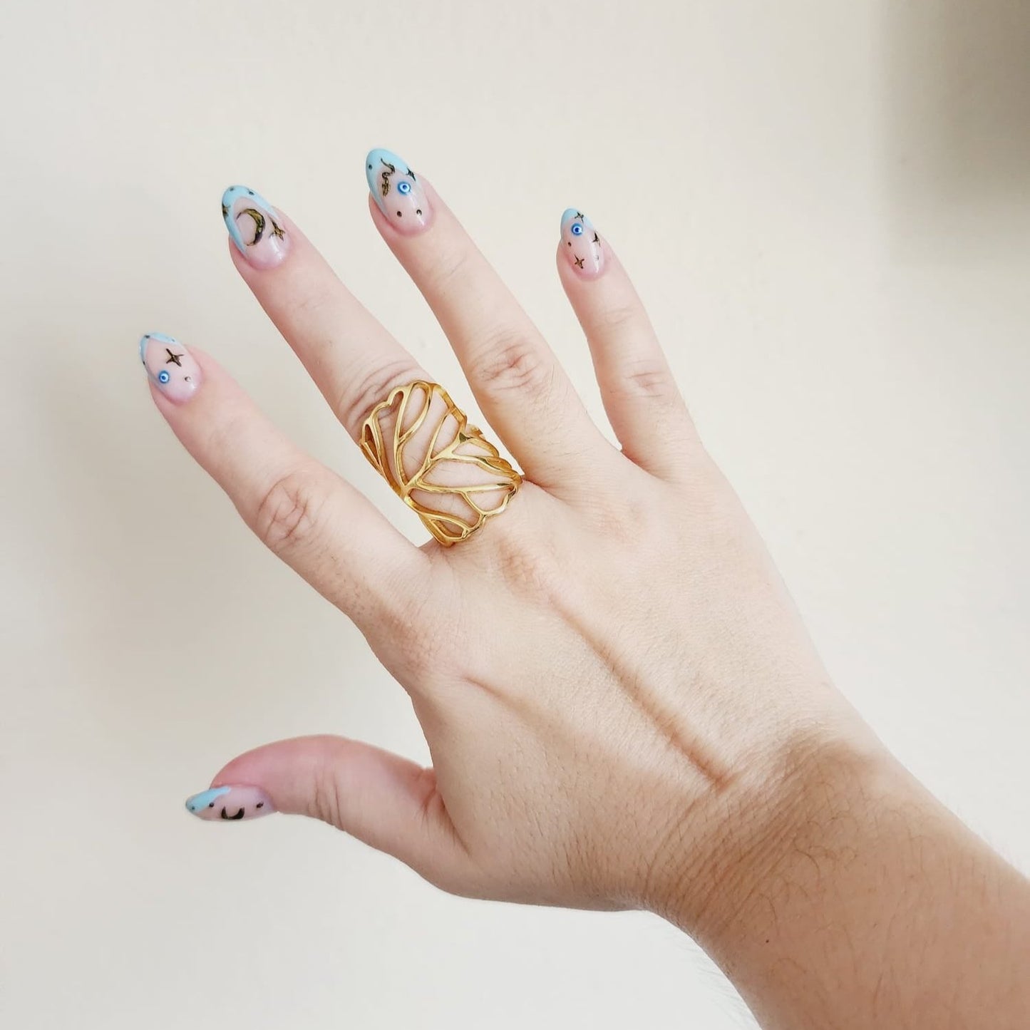 Leave Statement glossy Ring, Geometrical Statement ring, Leaves bold ring, flower scenery bold ring, bold ring, promise ring, bold double tone ring, valentine gift, jewelry gift for valentines, love ring, love jewelry, gift for wife, gift for friend, friendship gifts, self love ring, amor propio anillo, anillo de corazon, waterproof ring, waterproof jewelry, timeless jewelry, timeless ring, gift for girlfriend, soulmate ring, elegant ring, classy ring, dainty ring, everyday ring, must have ring, must have j