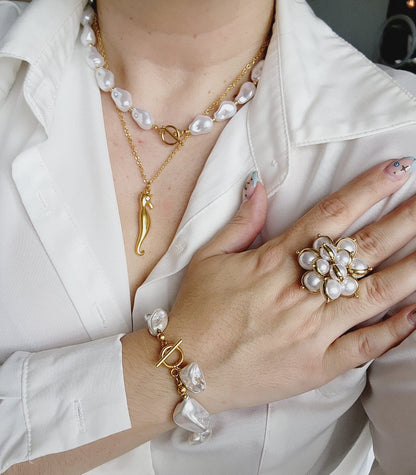 Geometric Pearls adjustable Ring, Rose Pearl adjustable Ring, Chunky pearls ring, vintage rose pearls bold ring, Adjustable pearl ring, vintage rectangular bold ring, Adjustable Gold ring, Adjustable Gold ring, dainty crinkle ring, bold and simple ring, chunky elegant ring, waterproof ring, hypoallergenic ring, untarnish ring, anti tarnish ring, anillo de estrellas, Water Resistant Jewelry