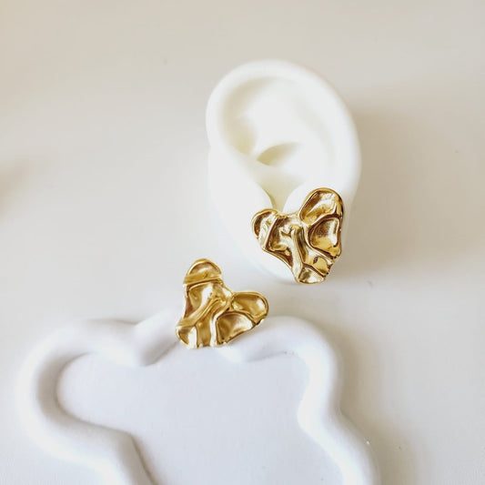 self love jewelry, self love earrings, hearts silver earrings, hearts silver medium earrings, Silver classy earrings, hearts earrings, self love earrings, silver chunky hearts earrings, two tones chunky earrings, hypoallergenic earrings, two tone everyday hoops, 18k gold plated earrings, Waterproof earrings, Silver and gold earrings, Durable earrings, Elegant earrings, Timeless design, aesthetic earrings, timeless earrings, Stylish jewelry, stylish earrings, Versatile jewelry, Bold Earrings, chunky earrings