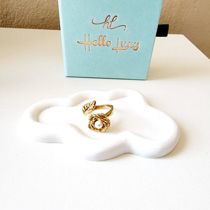 Flower and leaf Pearl and gold spiral ring, flower Pearl chunky dainty Ring, golden pearl ring, pearl bold ring, bold ring, bulky pearl and gold ring, Secrets Santa gift for her, valentine gift, jewelry gift for valentines, love ring, love jewelry, gift for wife, gift for friend, friendship gifts, self love ring, amor propio anillo, anillo de corazon, waterproof ring, waterproof jewelry, timeless jewelry, timeless ring, gift for girlfriend, soulmate ring, elegant ring, classy ring, dainty ring, everyday rin