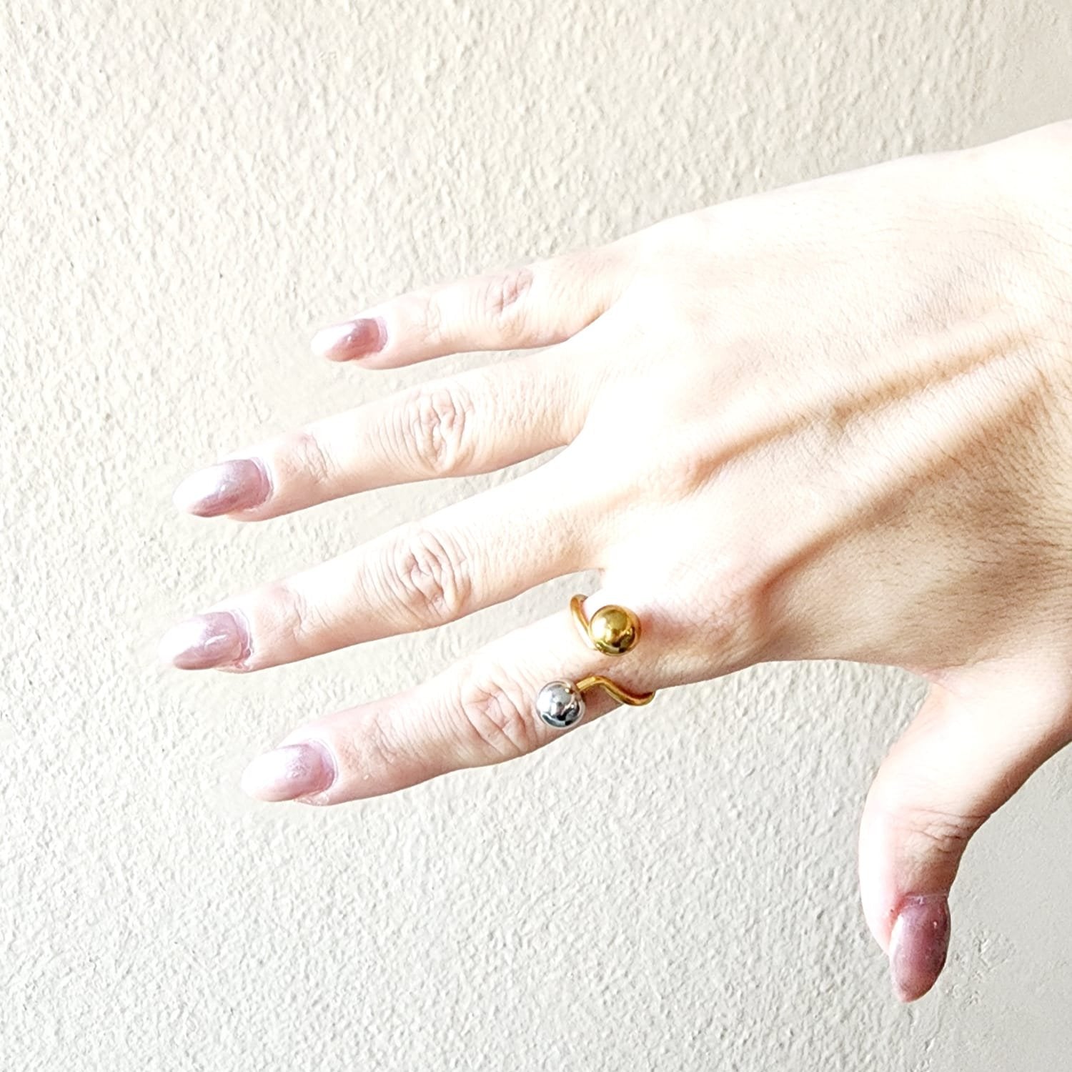 Silver and gold spiral ring, chunky dot Ring, golden dots ring, gold bold ring, silver bold ring, bulky silver and gold ring, Secrets Santa gift for her, valentine gift, jewelry gift for valentines, love ring, love jewelry, gift for wife, gift for friend, friendship gifts, self love ring, amor propio anillo, anillo de corazon, waterproof ring, waterproof jewelry, timeless jewelry