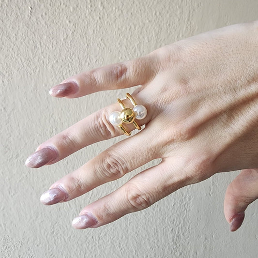 Pearl and gold spiral ring, Pearl chunky dainty Ring, golden pearl ring, pearl bold ring, bold ring