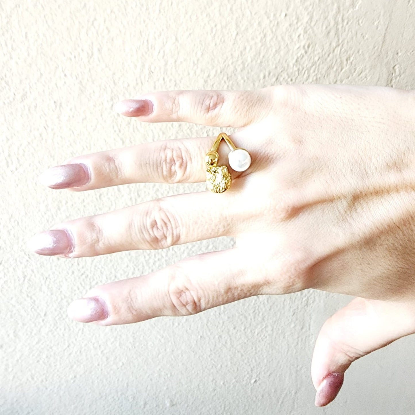 Pearl and gold spiral ring, Pearl chunky dainty Ring, golden pearl ring, pearl bold ring, bold ring