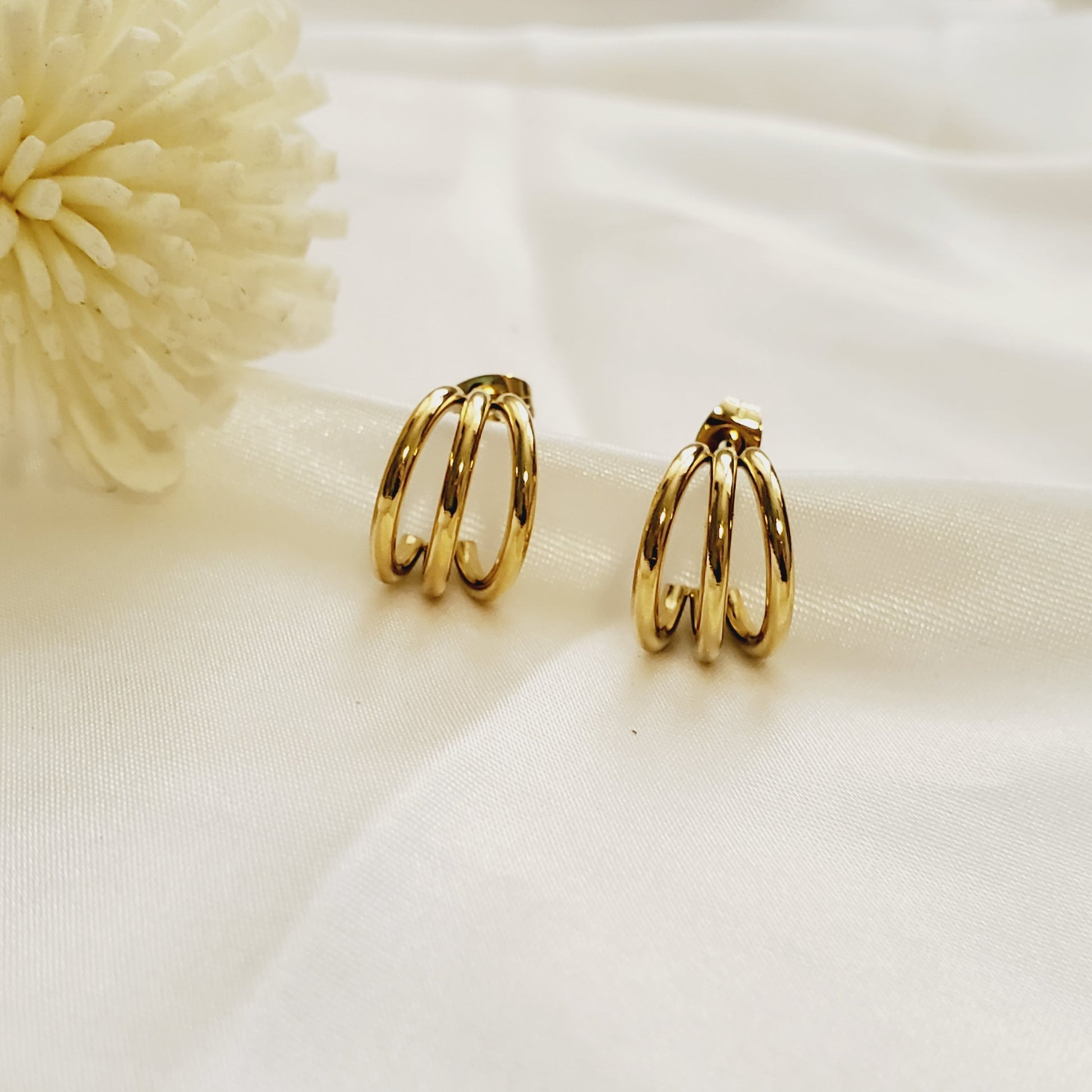 Water resistant gold hoops, tarnish free gold open hoops, Lightweight Chunky Open Hoops, 14k lightweight chunky hoops, 14k gold hoops, 14k Double tone hoops, 18k Gold Filled lightweight hoops, 18k Gold Filled hoops, classy gold hoops, bold gold hoops, chunky double tone hoops, chunky medium gold hoops, chunky medium double tone hoops, 